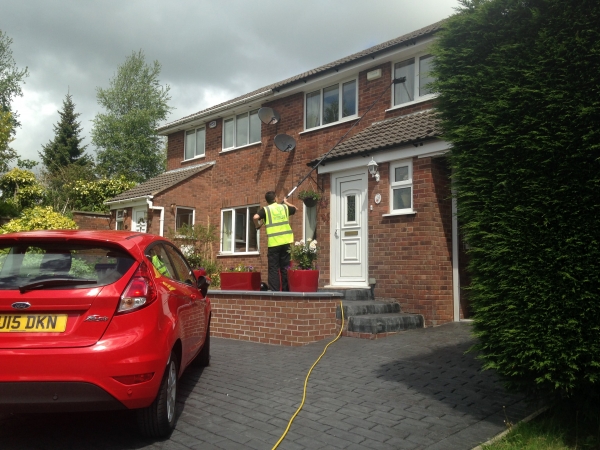 Window cleaner in bolton, Gutter cleaner Bolton